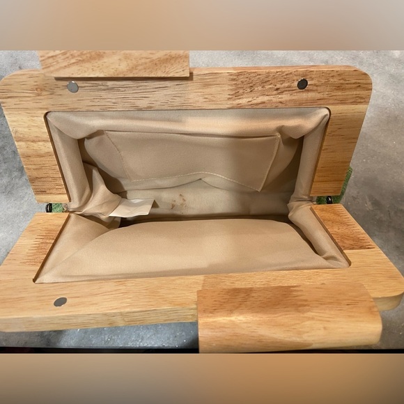 Francesca’s Florence Pleated Wood Frame Clutch Interior Pocket - Picture 6 of 12